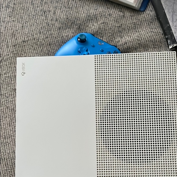 Xbox White Console with Blue Controller